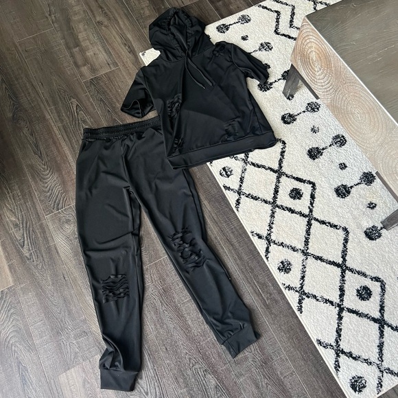 Outfit - Picture 1 of 5